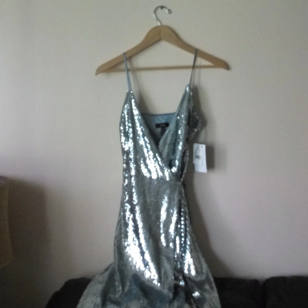Aidan by Aidan Mattox Sequined Wrap Dress Size 0 - Picture 3 of 10